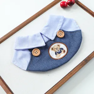 Bavaglino per animali domestici in denim stile marinaio con ricamo di orsetto per cani.