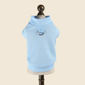Pull bleu clair pour petits chiens et chats avec anneau en D intégré, vêtement d'hiver chaud.