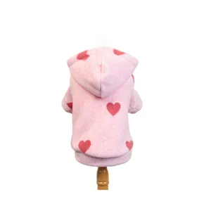 Bonita sudadera rosa con capucha para perros pequeños, con corazones rojos y cómodo diseño.