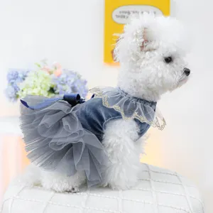 Schattige blauwe fluwelen hondentutu jurk met tule lagen, perfecte prinsessen huisdierkleding.