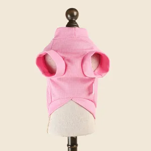 Pull pour animal de compagnie rose gaufré pour petits chiens et chats, détail doux.