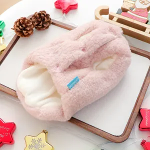 Rosa Pluesch kleine Hunde Weste Kleidung Detailansicht, weiche warme Winter Haustierbekleidung.