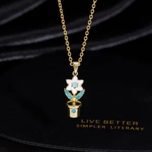 Exquisite vergoldete Blumen Anhänger Halskette mit Emaillierung, elegante modische Kette.