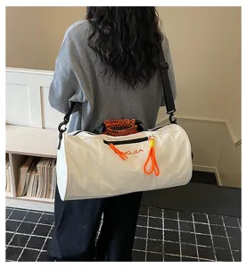 Cylindrical fitness travel bag with large capacity, dry-wet separation and waterproof design.