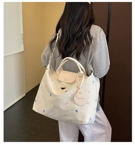 Large capacity canvas shoulder travel bag stylish casual tote handbag for gym and daily use