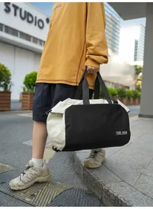 Outdoor nylon travel duffle bag, dry-wet separation fitness yoga gym bag detail view.
