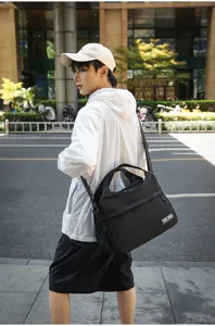 Japanese Harajuku style travel bag, lightweight large capacity tote shoulder bag for daily use.