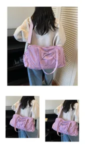 Large capacity shoulder bag for short travel, waterproof and wear-resistant gym duffel bag.