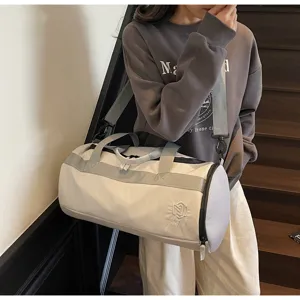 Große Sporttasche mit Nassfach, wasserdichte Reisetasche und Trainingstasche für Damen.