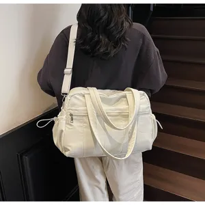 Große weiße Reisetasche wasserdichte Sporttasche für Fitness und praktische Kurztrips.