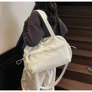 Grosse weisse Reise-Duffel-Tasche, wasserdichte Sporttasche fuer Fitness und Kurztrips.