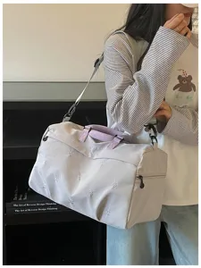 Large capacity travel duffel bag with shoulder strap, stylish sports fitness gym bag for women.