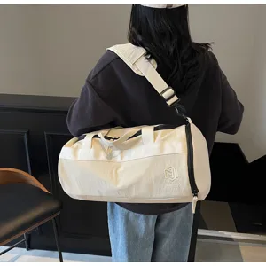 Große Sporttasche Fitness Tasche Training Reisetasche für Damen und Herren in Beige.