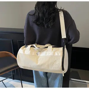 Große zylindrische Sporttasche Fitness Gym Bag für Damen und Herren, ideal für Training und Reisen.