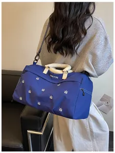 Large capacity travel duffel bag with dry wet separation, lightweight gym and business luggage.
