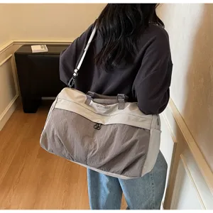 Große Reise-Sporttasche für Damen, wasserdichte Fitness-Gym-Tasche mit Nass-Trocken-Fach.