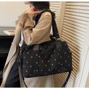 Large capacity travel duffel bag with shoulder strap, stylish printed casual luggage bag.