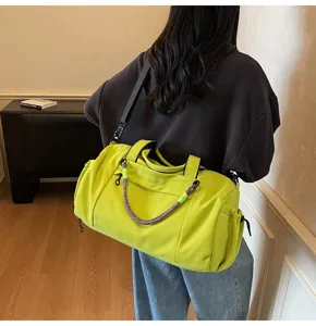 Gran bolsa de viaje impermeable, bolso de gimnasio con correa para el hombro y asa trenzada.