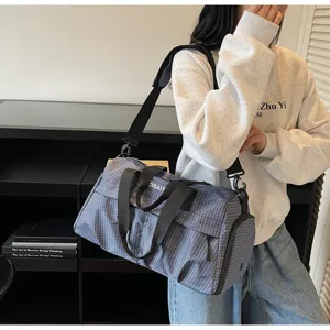 Grand sac de sport fourre-tout pour femme, sac de voyage imperméable et grande capacité.
