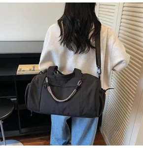 Bolso de viaje de gran capacidad con correa para hombro y asa tejida para gimnasio y deporte.
