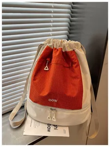 Sac à dos de sport de natation à cordon portable avec compartiment de séparation sec et humide.