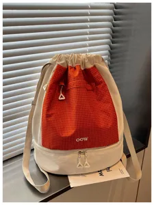 Sac à dos étanche à cordon portable avec séparation humide sèche pour le fitness et la plage.