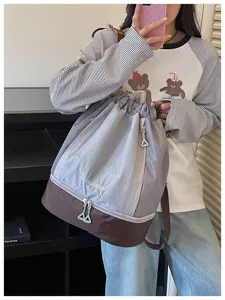Grand sac à dos de sport à cordon avec séparation humide et sèche pour le fitness.