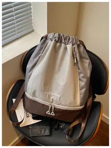 Grand sac à dos de sport à cordon avec séparation humide et sèche pour la gym et le fitness.