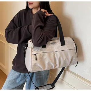 Grand sac de voyage de sport avec motif à carreaux, sac à bandoulière de fitness pour les femmes.