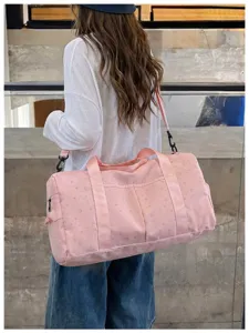 Rosa Reisetasche Detail, große Kapazität Fitness-Sporttasche mit süßem Sternenmuster.