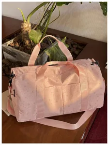 Detailansicht der rosa Stern Mond Print Reise Sporttasche, grosse Kapazitaet Fitness Tasche.