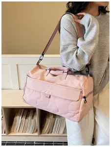 Pink quilted travel duffel bag for women, lightweight waterproof fitness gym handbag.