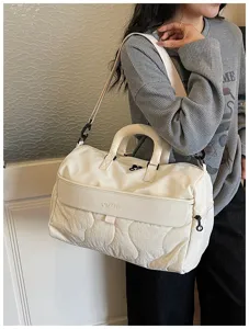Large capacity women travel duffel bag lightweight quilted shoulder bag for short trips fitness