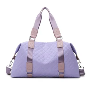 Large capacity quilted gym duffel bag for women, waterproof travel bag and yoga handbag.