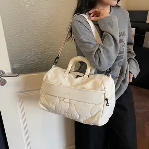 Large capacity travel duffel bag lightweight quilted shoulder bag for women gym fitness
