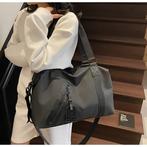 Grand sac de voyage de sport imperméable pour hommes et femmes, idéal pour le fitness.