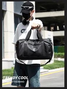 Sac de sport de voyage imperméable avec séparation humide et sèche pour entraînement.