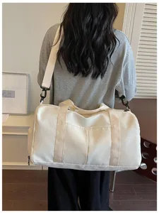 Große Reisetasche mit Sternen Muster für Fitness und Kurztrips, geräumige Sporttasche weiß.