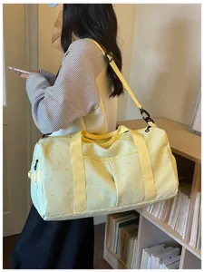 Grosse Reisetasche mit Sternen Muster, ideal fuer Fitness, Sport und Kurztrips im Alltag.