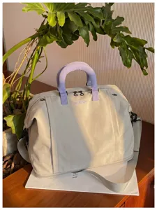 Large capacity travel bag for women short trips splash-proof lightweight crossbody bag detail