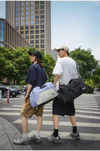 Große Reisetasche Outdoor Straßenfotografie Trage Deko Detailansicht Ansicht.