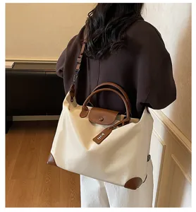 Grosse Kapazitat Reisehuelle wasserdichte Nylon Reisetasche braune Lederakzente Schultertasche