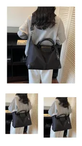 Grosse wasserdichte Reise-Schultertasche fur Damen, leichte Nylon-Tragetasche Gepaeck.
