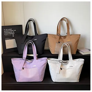 Multifunctional large capacity tote bag with front mesh pocket, four colors available.