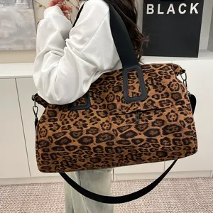Große Leopardenmuster Reisetasche Damen Sporttasche Umhängetasche für Wochenendausflüge.