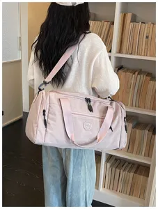 Large pink travel duffel bag for women, waterproof shoulder bag and handbag with large capacity.