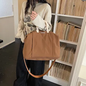 Large capacity travel bag casual shoulder duffel bag for women short trips and business.