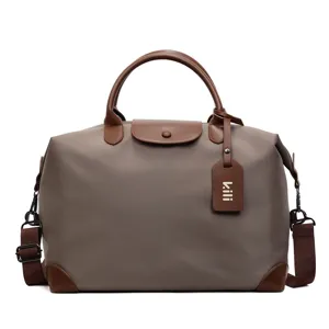 Grote waterdichte reistas met comfortabele handvatten ideaal voor reizen en weekends.