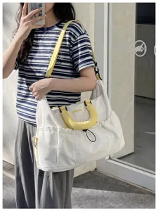 Gran bolsa de viaje de lona con detalles amarillos para gimnasio y viajes de fin de semana.