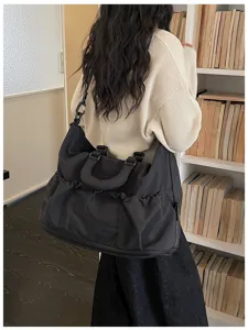 Bolso de viaje casual de gran capacidad con múltiples bolsillos, ideal para fines de semana.